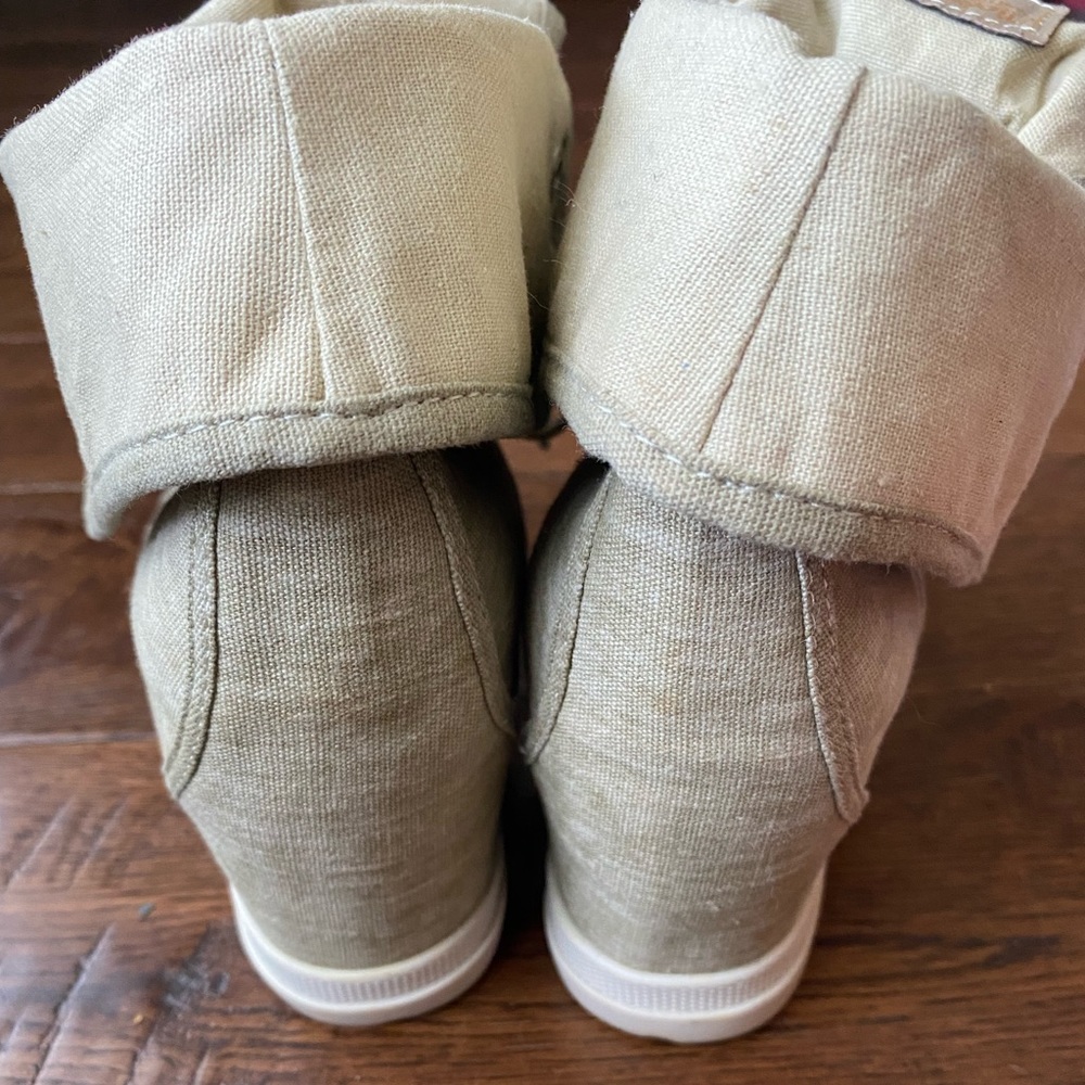 Rocket dog wedge tennis shoe/boot. Size 8.5 - Picture 5 of 10